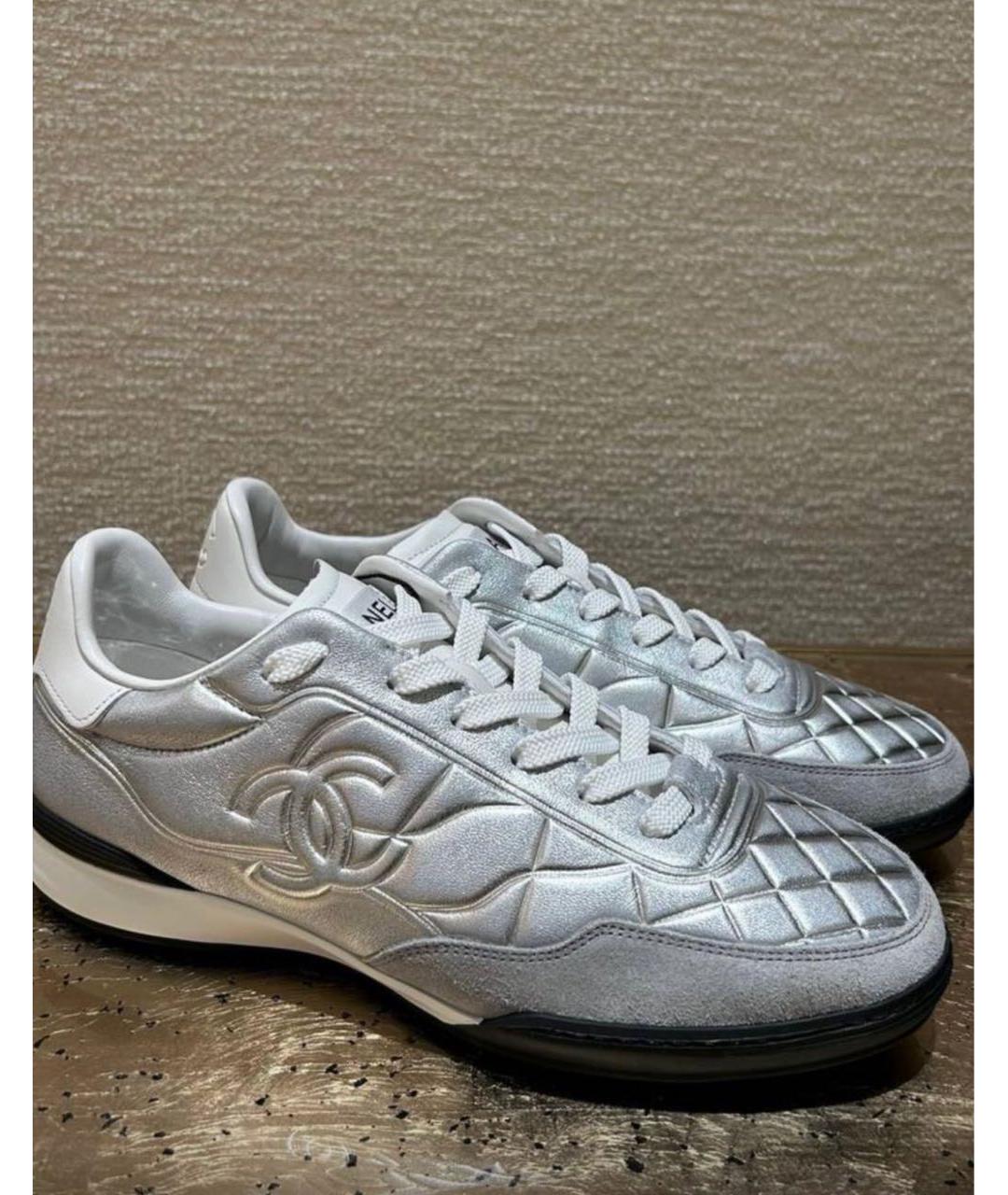 CHANEL Серебряные кожаные кроссовки, фото 3