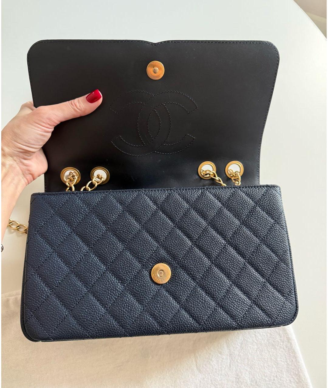 CHANEL Темно-синяя кожаная сумка через плечо, фото 3