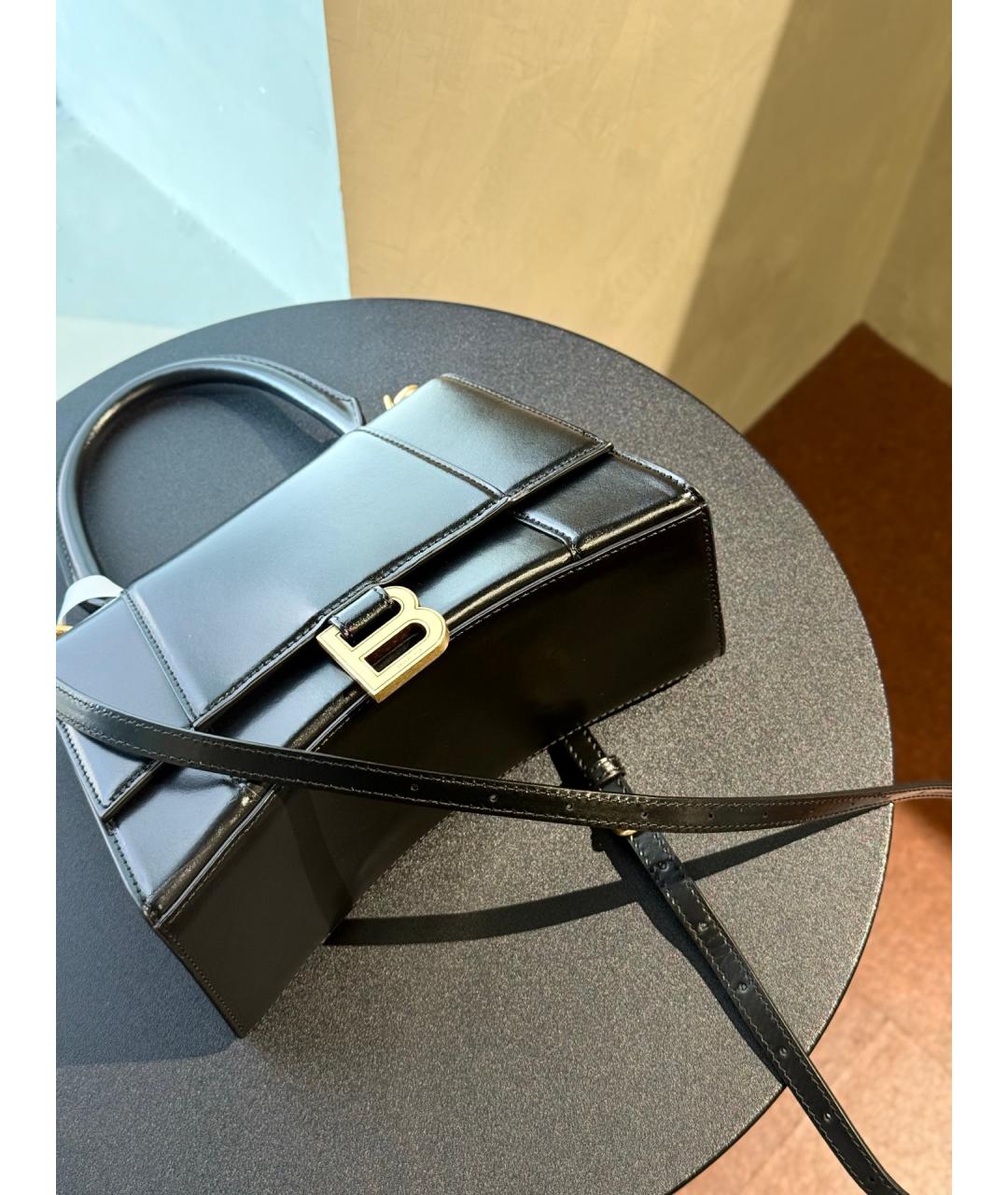 BALENCIAGA Черная сумка с короткими ручками из лакированной кожи, фото 9