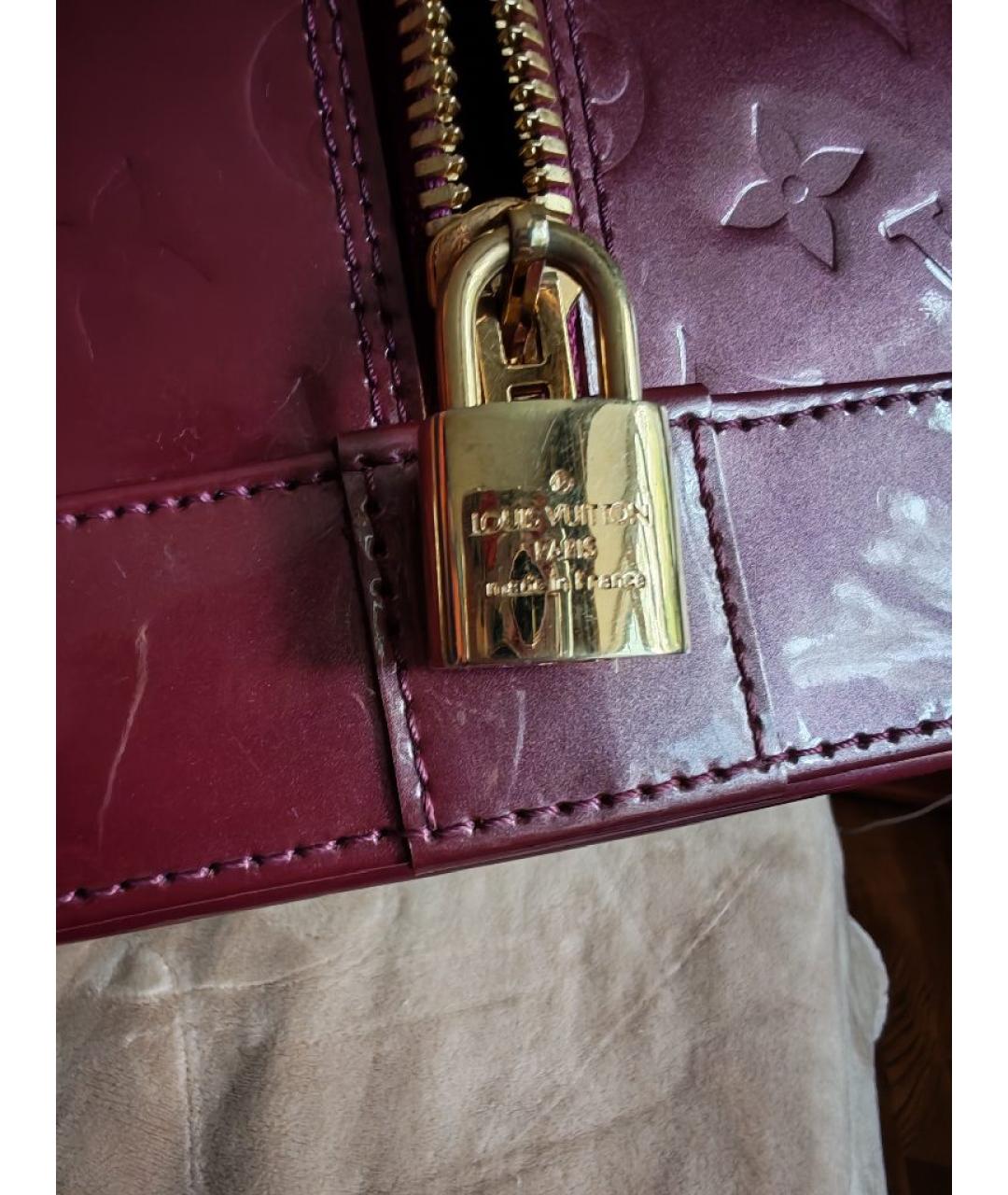 LOUIS VUITTON Бордовая сумка с короткими ручками из лакированной кожи, фото 9