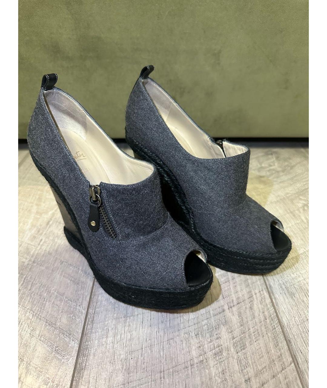 CHRISTIAN LOUBOUTIN Антрацитовые текстильные ботильоны, фото 2