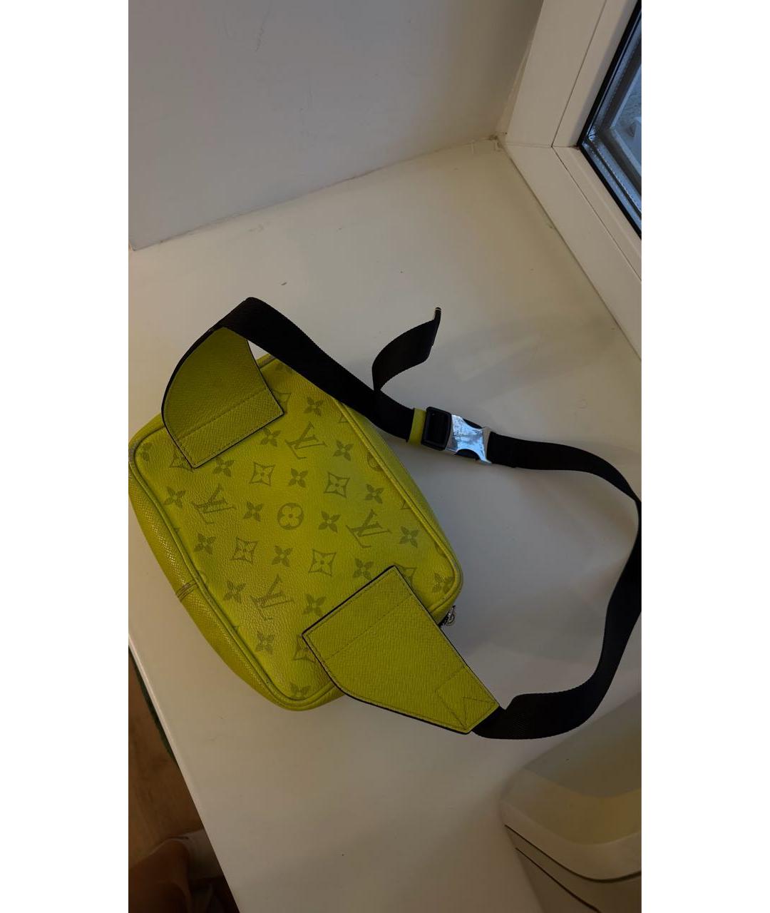 LOUIS VUITTON Салатовая кожаная поясная сумка, фото 3