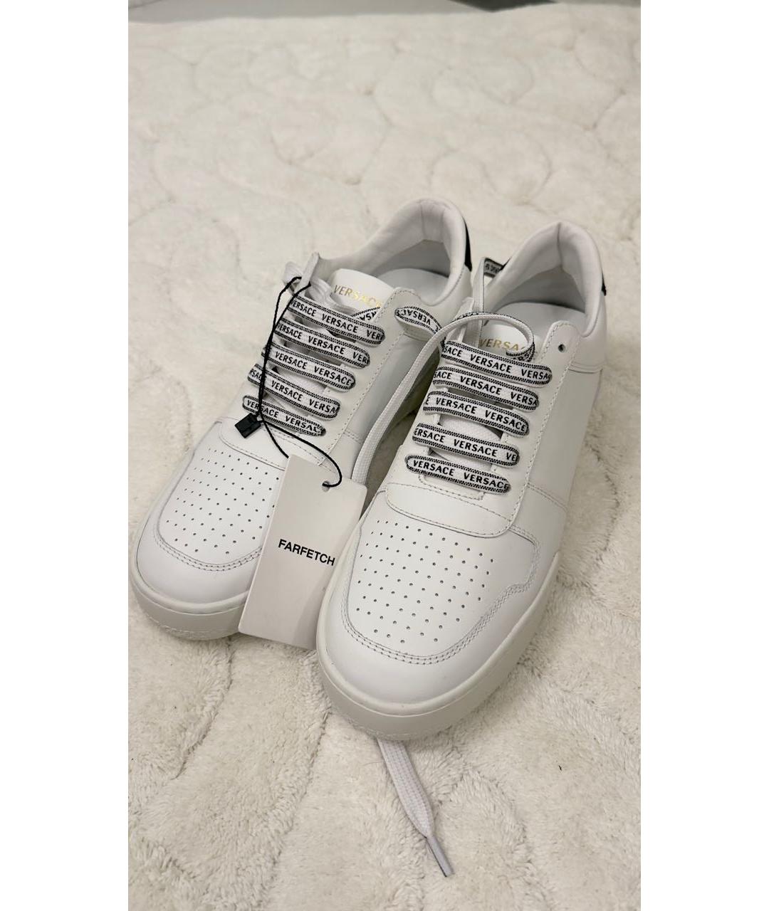 VERSACE Белые кожаные кроссовки, фото 2