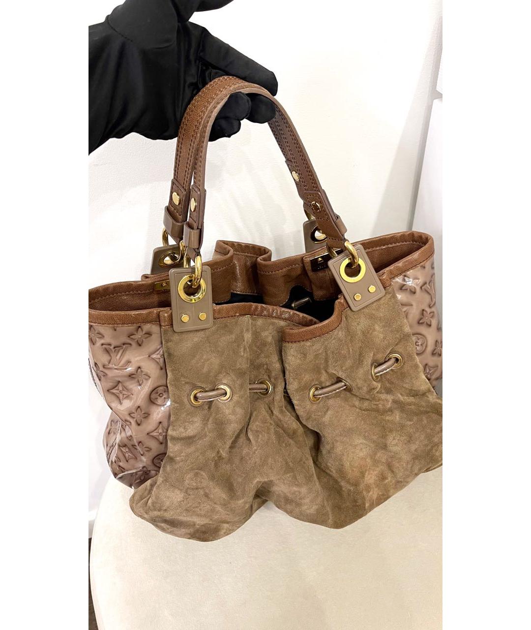 LOUIS VUITTON Коричневая замшевая сумка с короткими ручками, фото 3