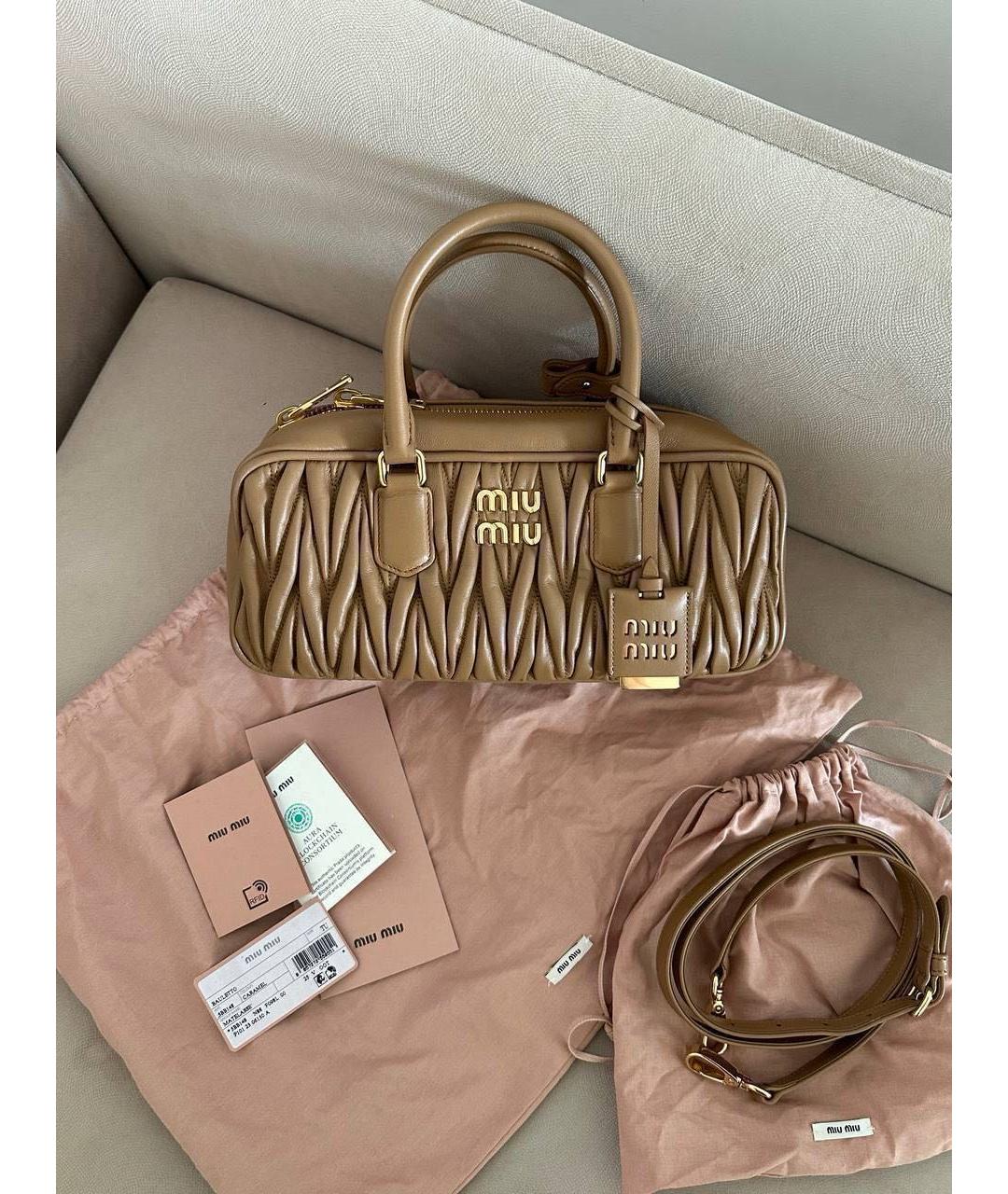 MIU MIU Бежевая кожаная сумка с короткими ручками, фото 2