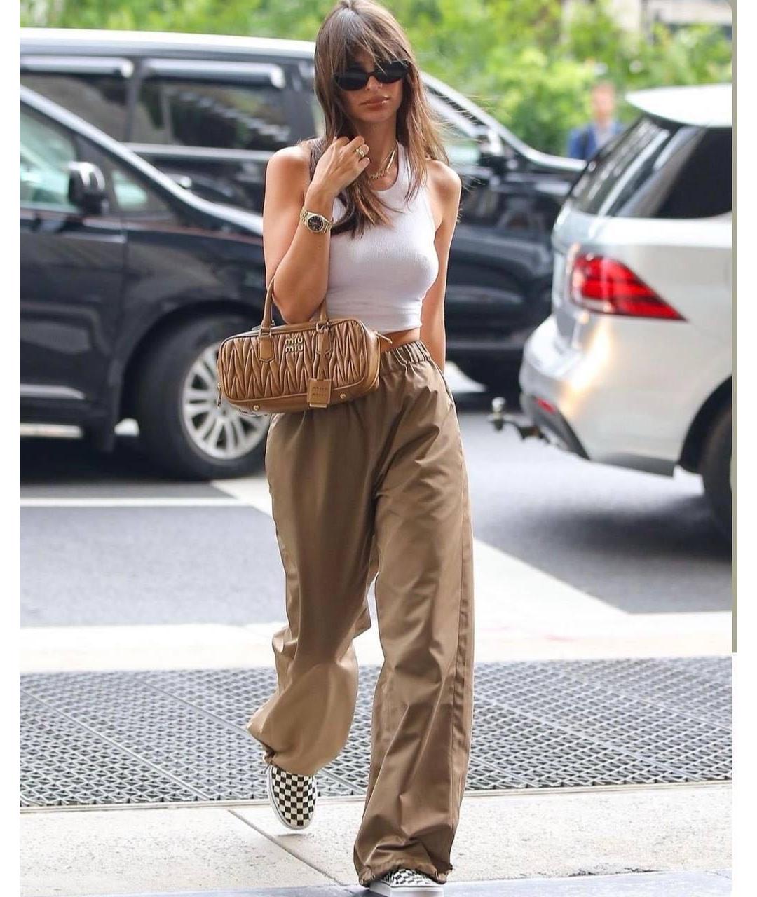 MIU MIU Бежевая кожаная сумка с короткими ручками, фото 5