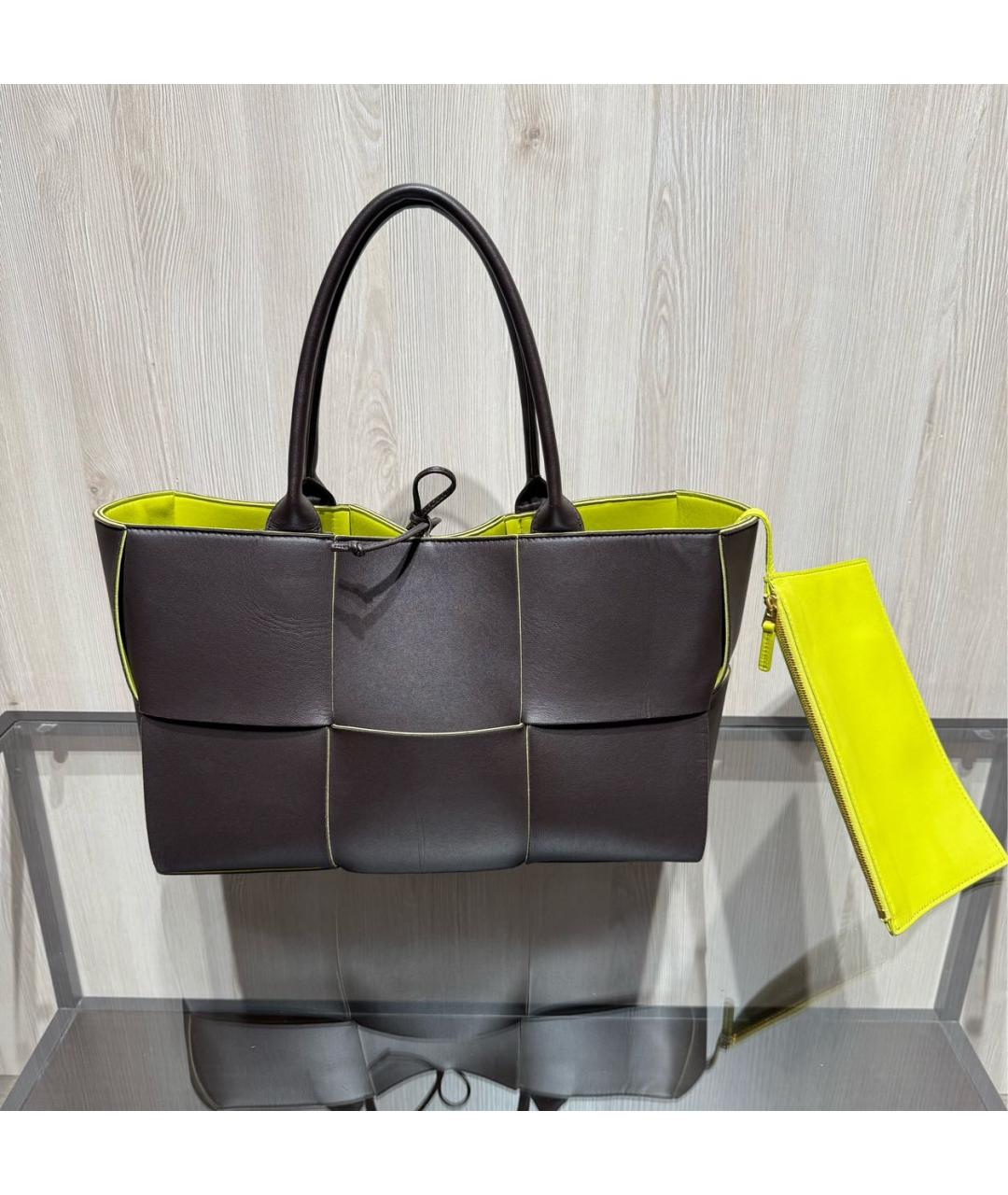 BOTTEGA VENETA Коричневая кожаная сумка тоут, фото 2