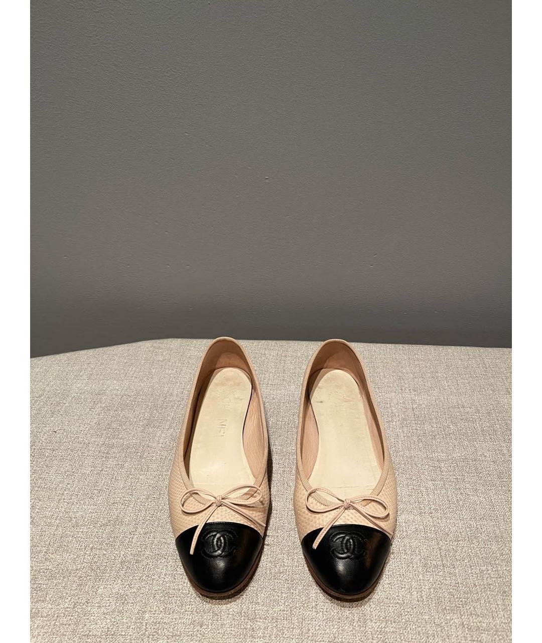CHANEL Бежевые кожаные балетки, фото 3
