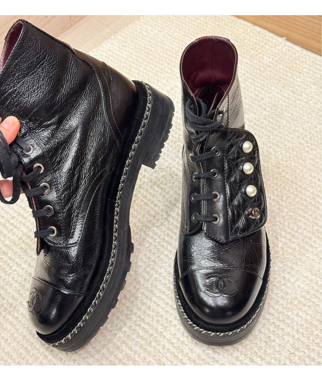 CHANEL Черные ботинки из лакированной кожи, фото 4