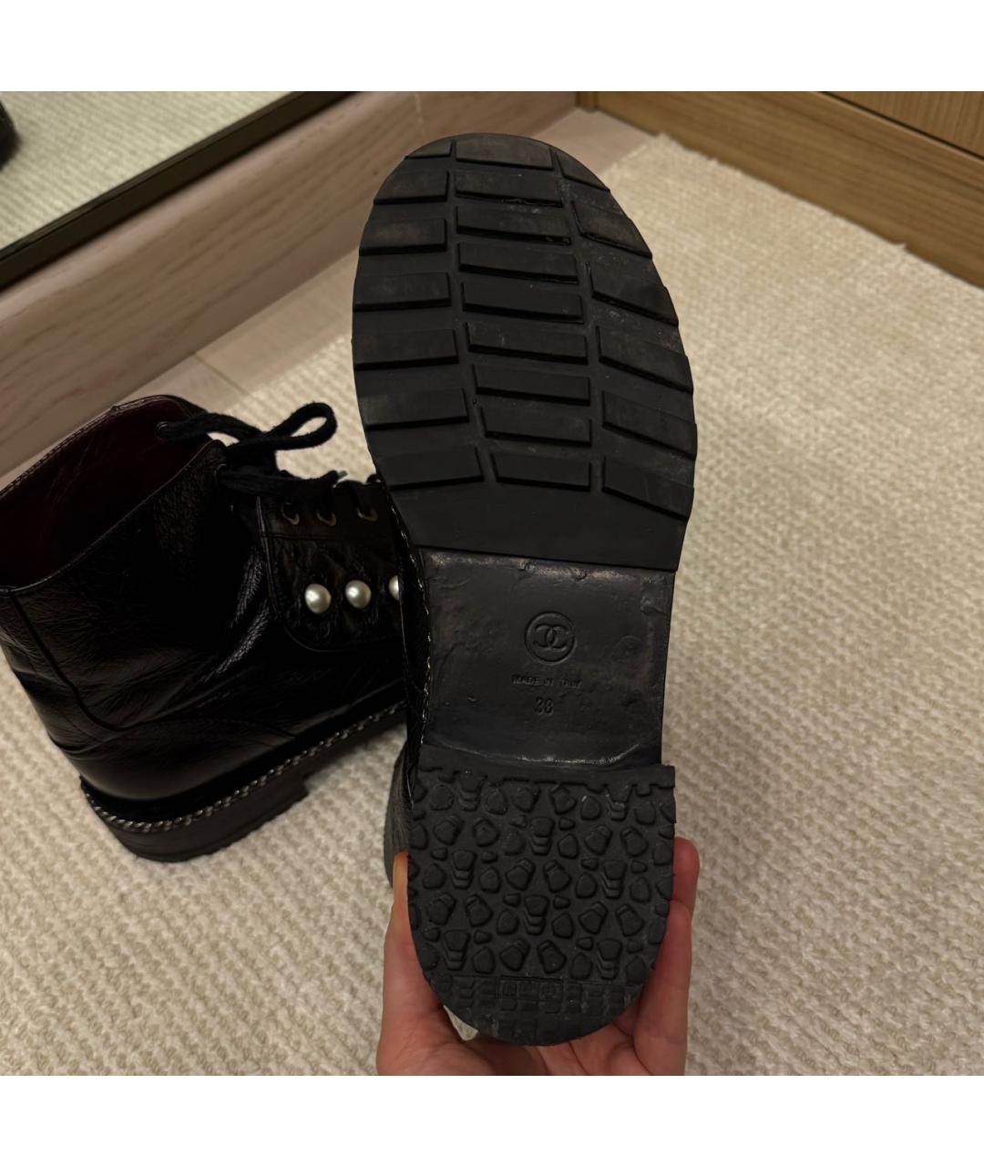 CHANEL Черные ботинки из лакированной кожи, фото 5