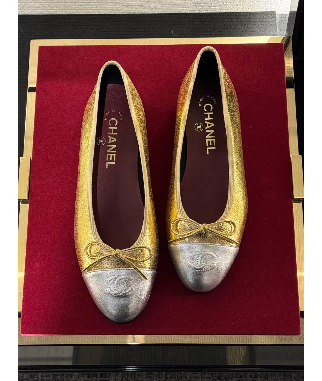 CHANEL Золотые кожаные балетки, фото 2