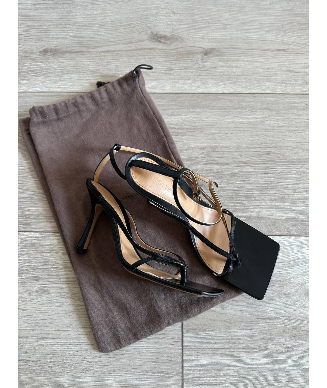 BOTTEGA VENETA Черные кожаные босоножки, фото 3