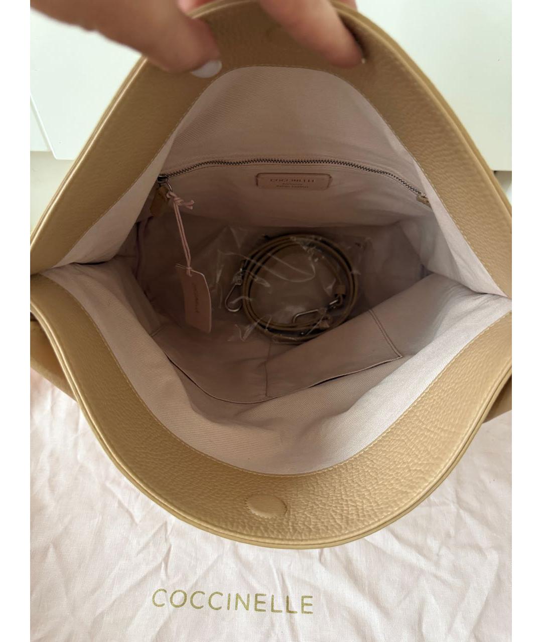 COCCINELLE Бежевая кожаная сумка с короткими ручками, фото 4