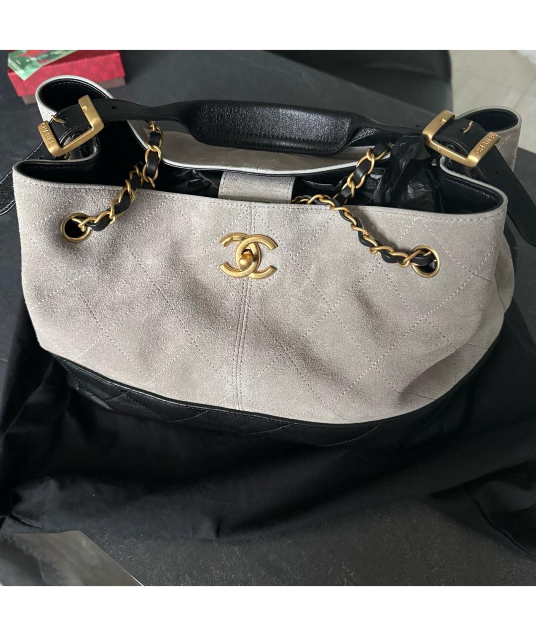 CHANEL Серая замшевая сумка через плечо, фото 3