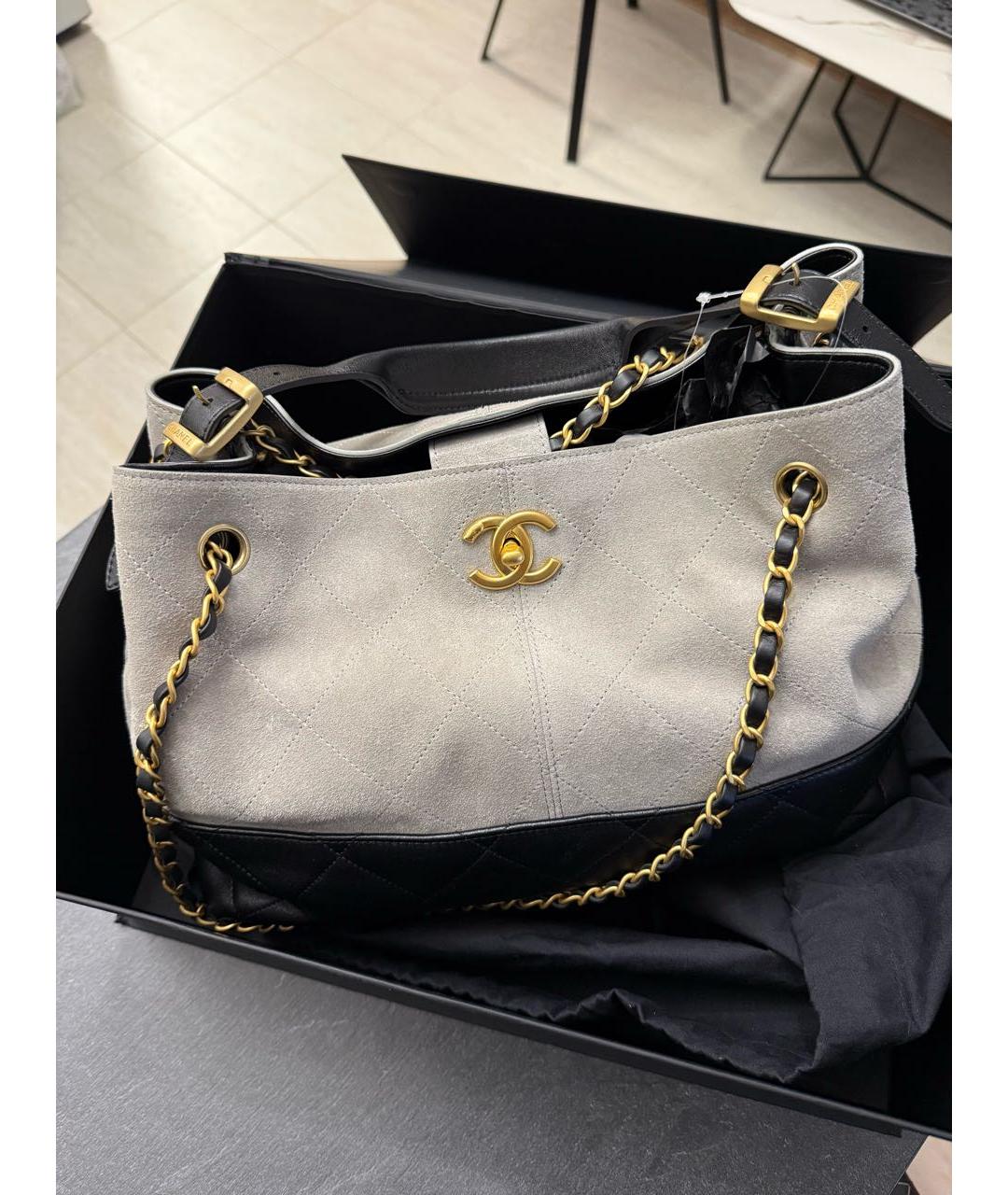 CHANEL Серая замшевая сумка через плечо, фото 2