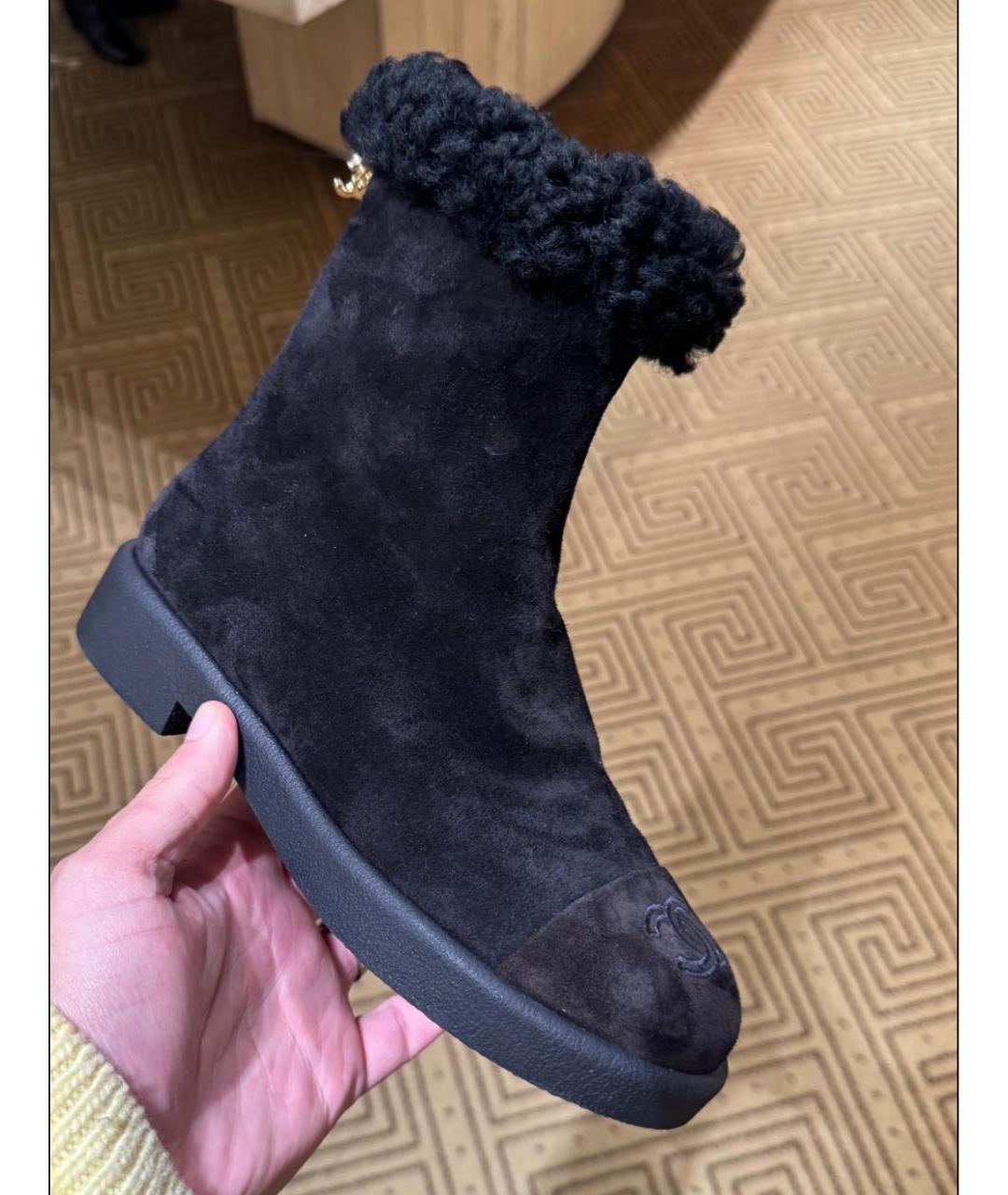 CHANEL Черные замшевые сапоги, фото 2