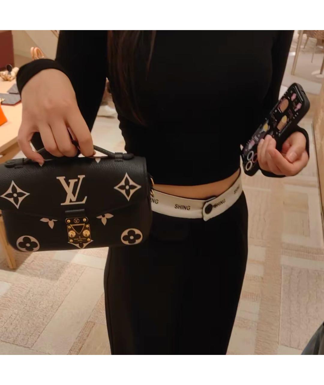 LOUIS VUITTON Черная кожаная сумка с короткими ручками, фото 7