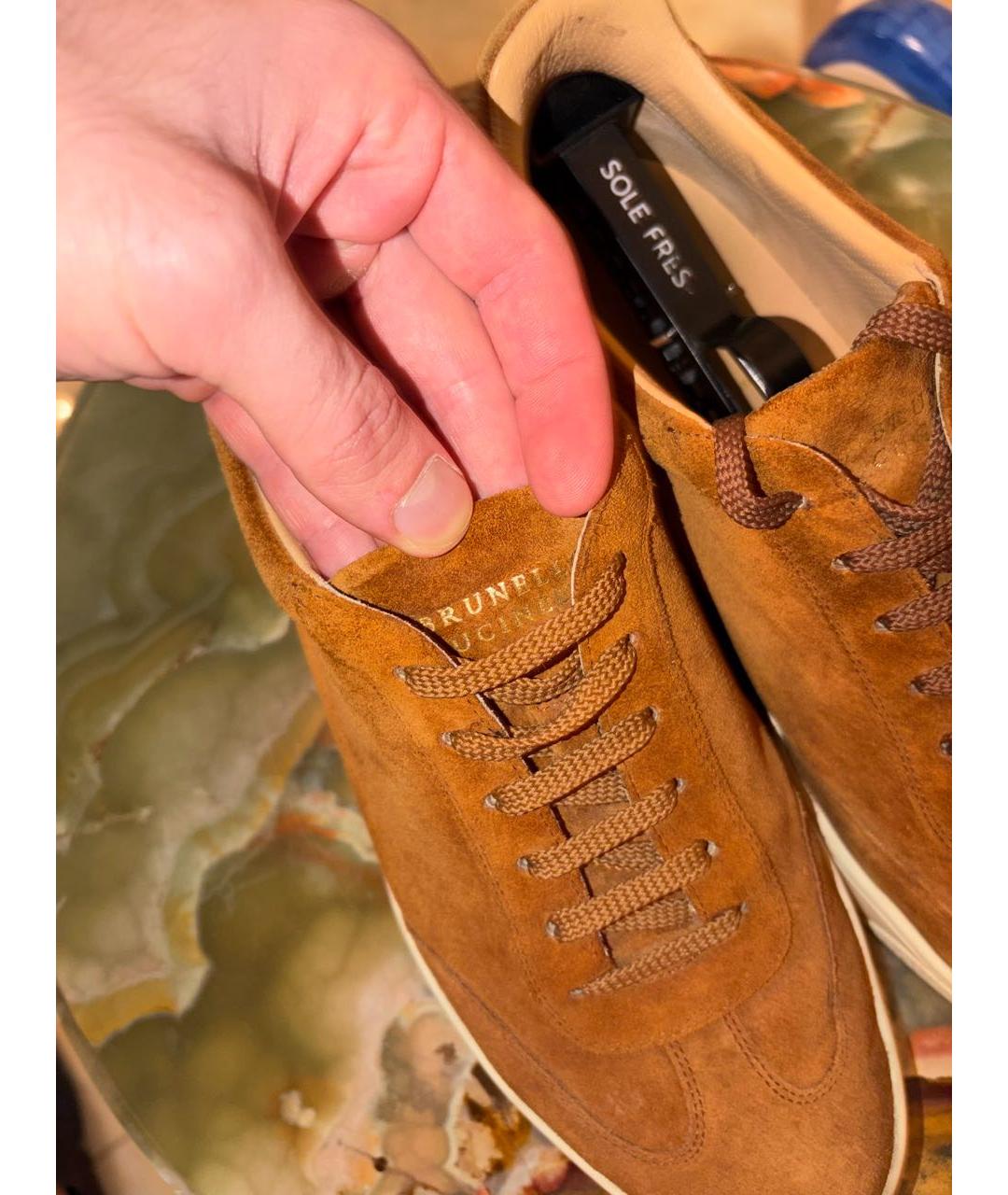 BRUNELLO CUCINELLI Горчичные замшевые низкие кроссовки / кеды, фото 6