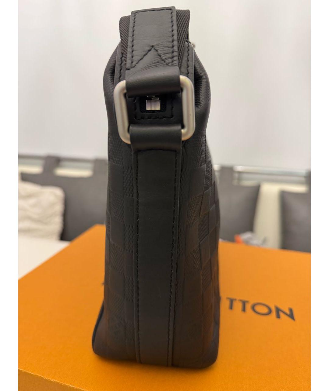 LOUIS VUITTON Черная кожаная сумка на плечо, фото 4