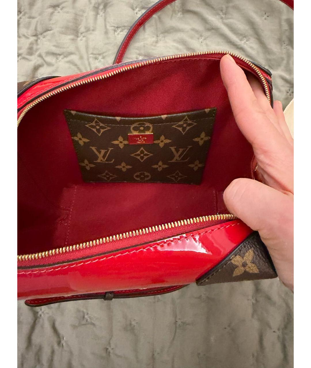 LOUIS VUITTON Красная сумка через плечо из лакированной кожи, фото 6