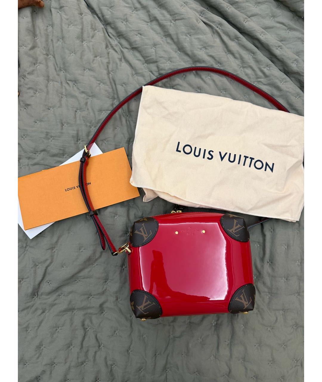 LOUIS VUITTON Красная сумка через плечо из лакированной кожи, фото 2