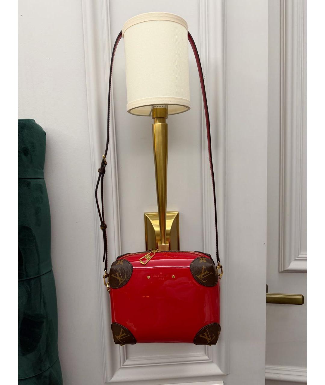 LOUIS VUITTON Красная сумка через плечо из лакированной кожи, фото 9