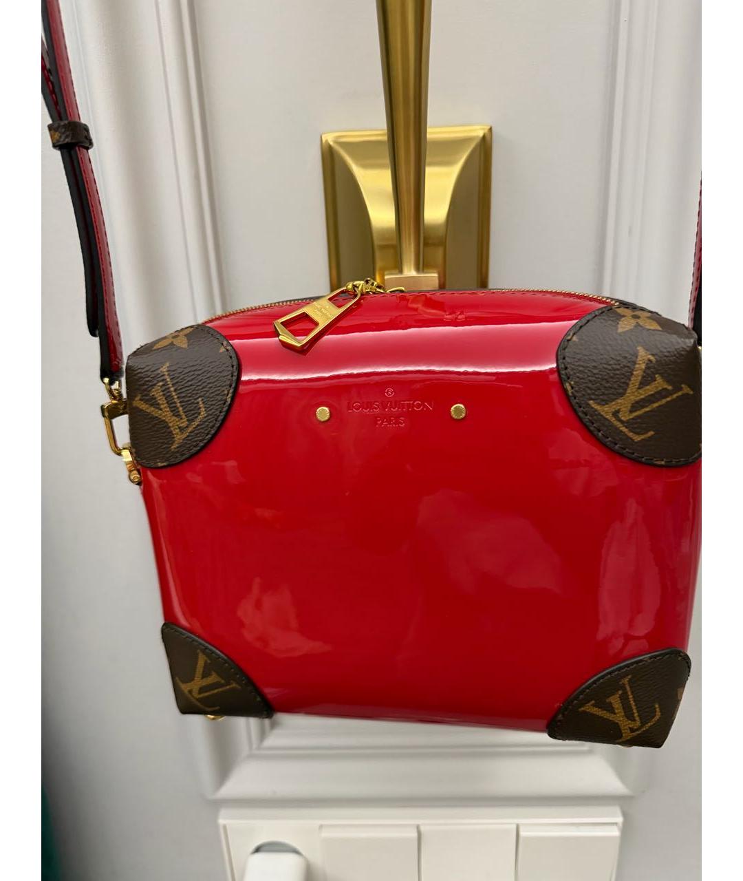 LOUIS VUITTON Красная сумка через плечо из лакированной кожи, фото 4