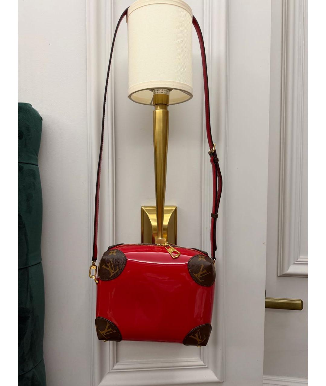 LOUIS VUITTON Красная сумка через плечо из лакированной кожи, фото 3