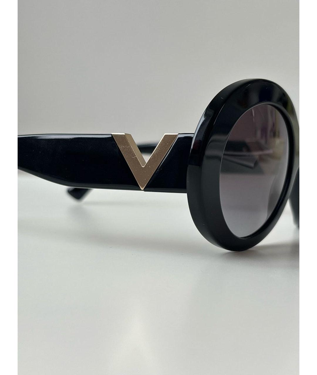 VALENTINO Черные пластиковые солнцезащитные очки, фото 3