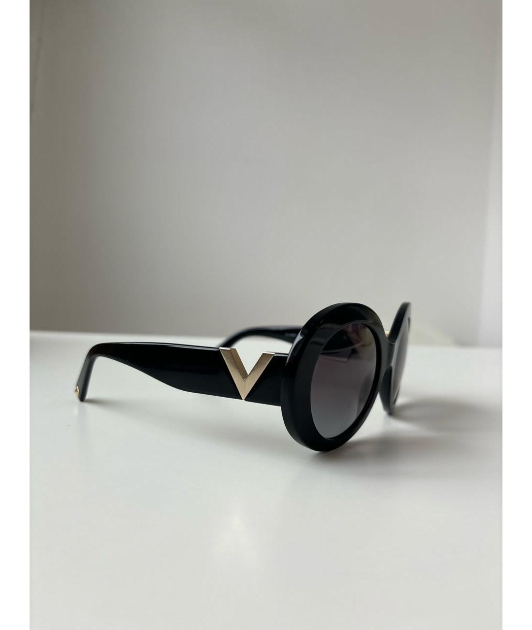 VALENTINO Черные пластиковые солнцезащитные очки, фото 2
