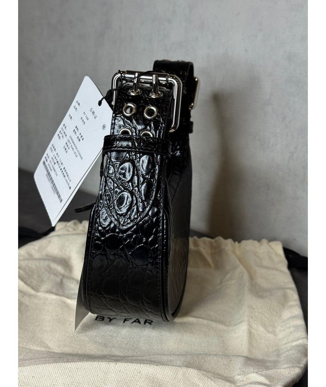 BY FAR Черная сумка с короткими ручками из лакированной кожи, фото 6