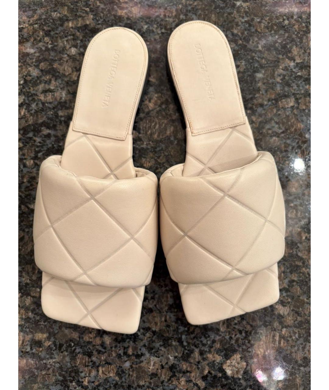 BOTTEGA VENETA Бежевые кожаные шлепанцы, фото 2