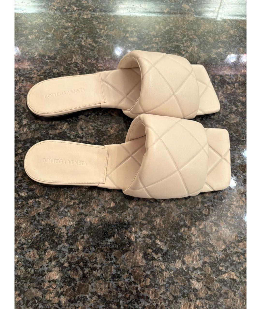 BOTTEGA VENETA Бежевые кожаные шлепанцы, фото 4