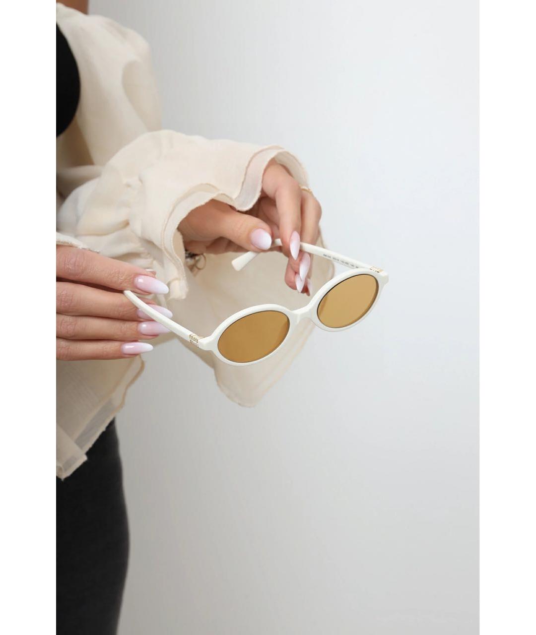 MIU MIU Белые пластиковые солнцезащитные очки, фото 4