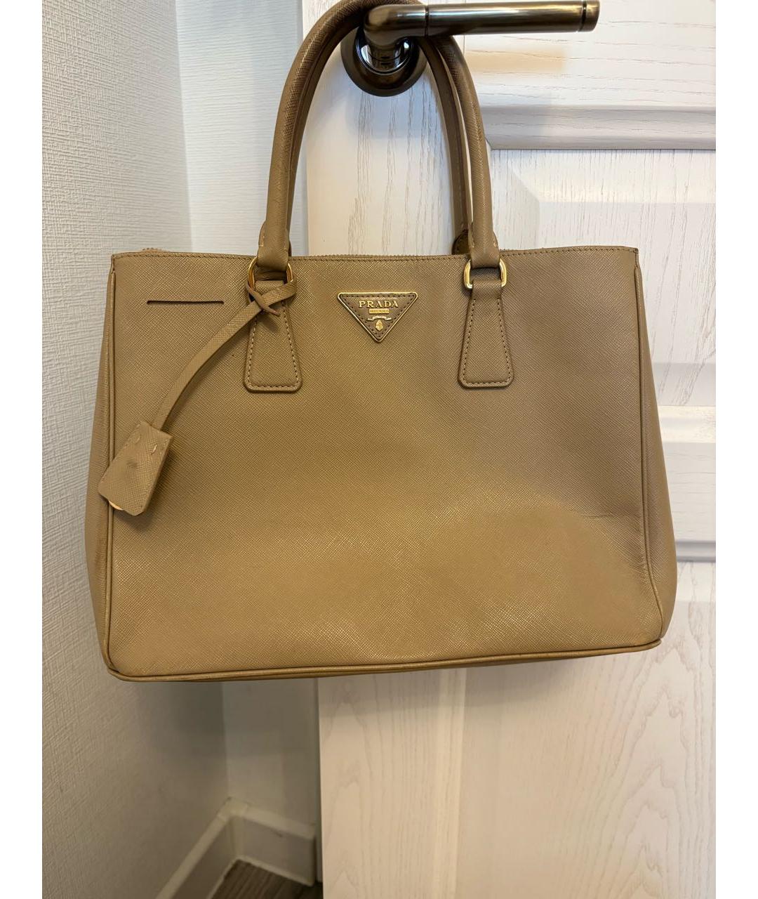 PRADA Бежевая кожаная сумка с короткими ручками, фото 6