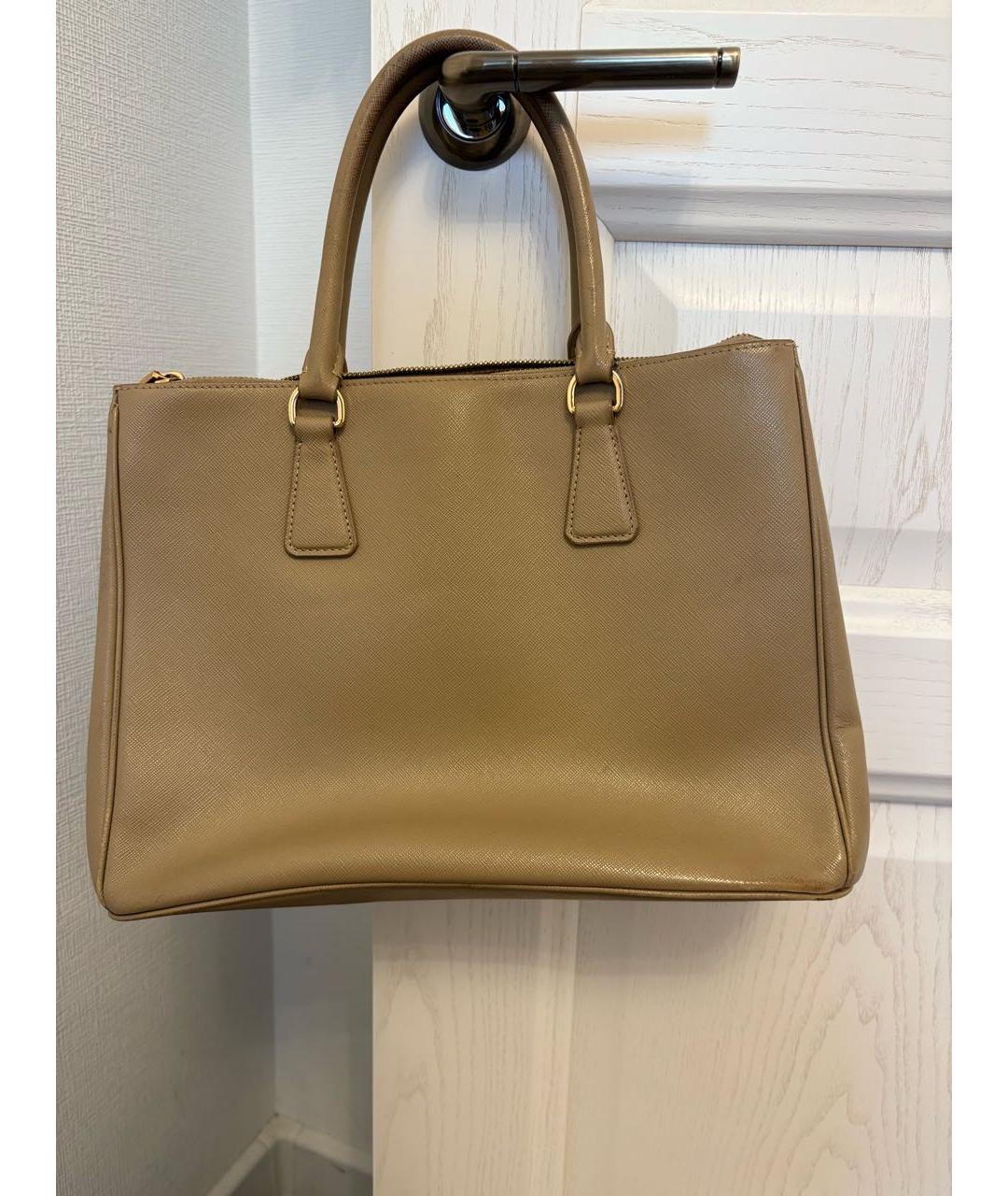 PRADA Бежевая кожаная сумка с короткими ручками, фото 2