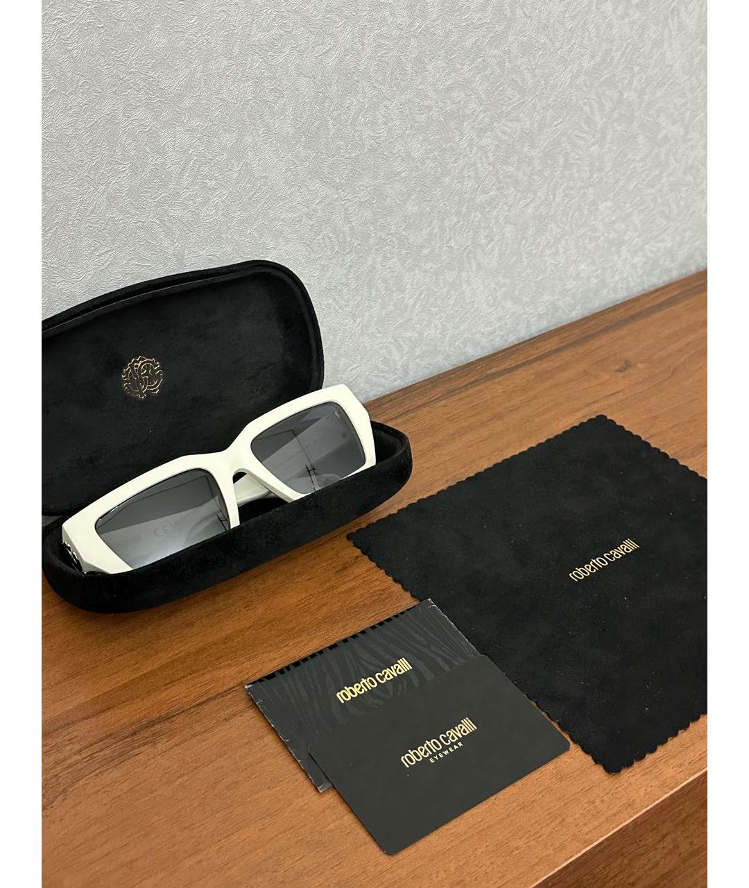 ROBERTO CAVALLI Белые пластиковые солнцезащитные очки, фото 4