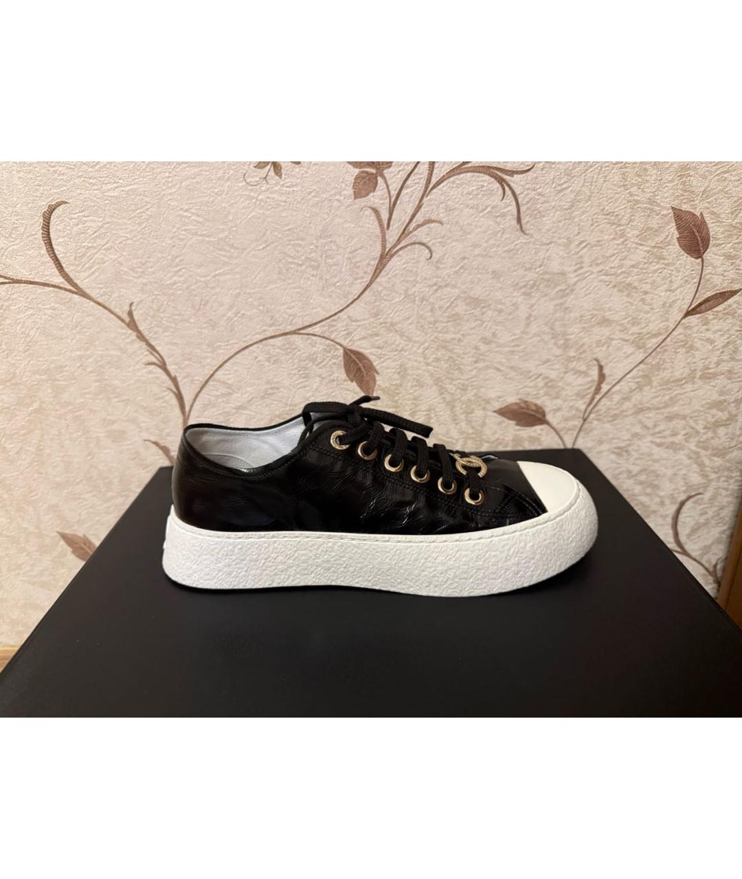 CHANEL Черные кеды из лакированной кожи, фото 5