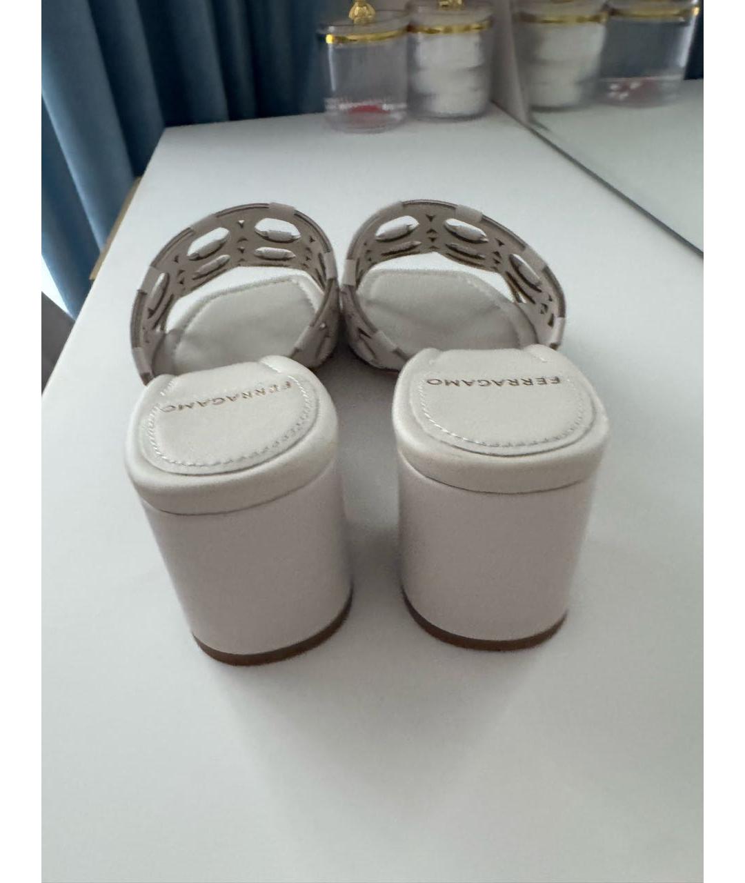 FERRAGAMO Белые кожаные босоножки, фото 4