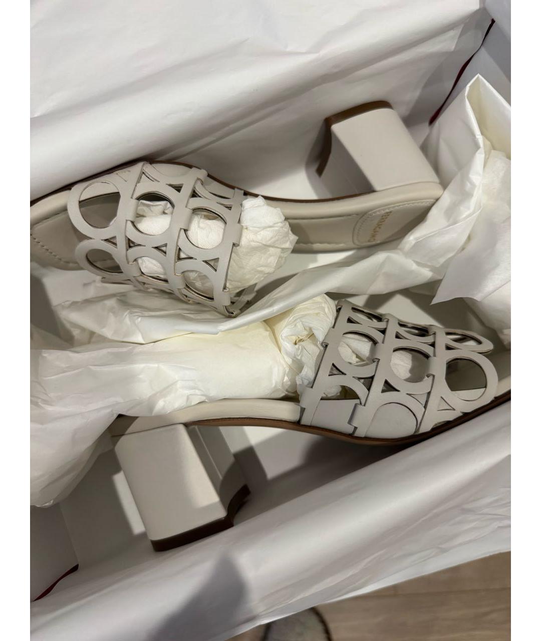 FERRAGAMO Белые кожаные босоножки, фото 5