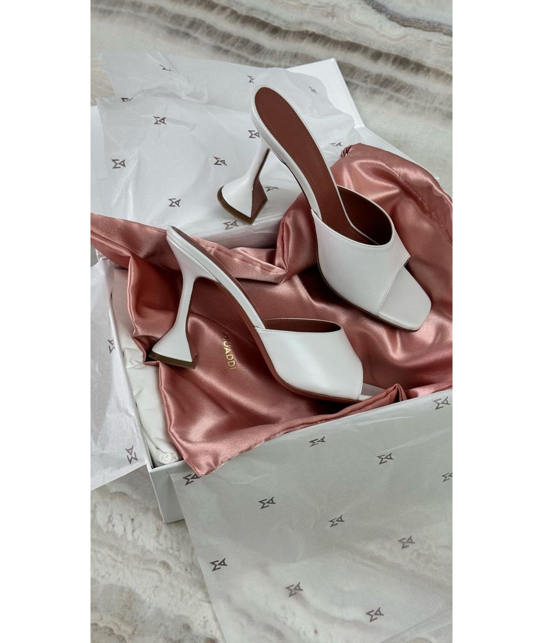 Amina Muaddi Белые кожаные мюли, фото 2