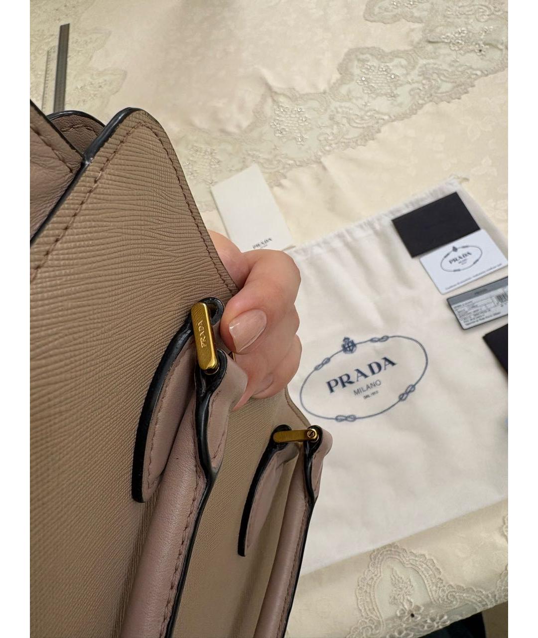 PRADA Бежевая кожаная сумка с короткими ручками, фото 5