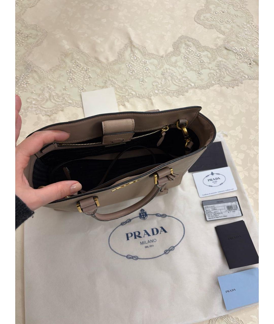 PRADA Бежевая кожаная сумка с короткими ручками, фото 2