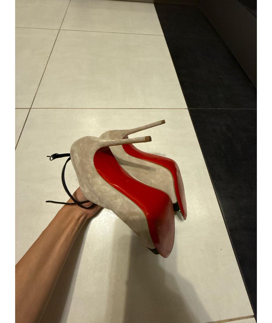 CHRISTIAN LOUBOUTIN Серые замшевые ботильоны, фото 5