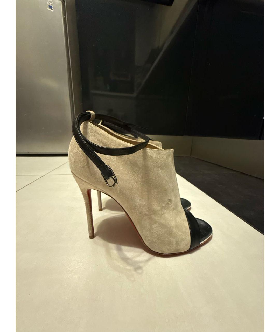 CHRISTIAN LOUBOUTIN Серые замшевые ботильоны, фото 6