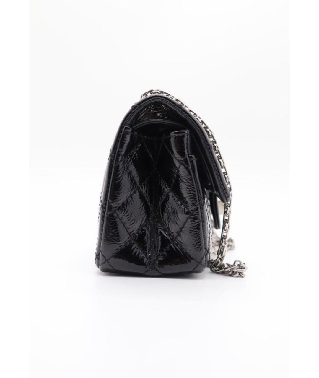 CHANEL Черная сумка через плечо из лакированной кожи, фото 2