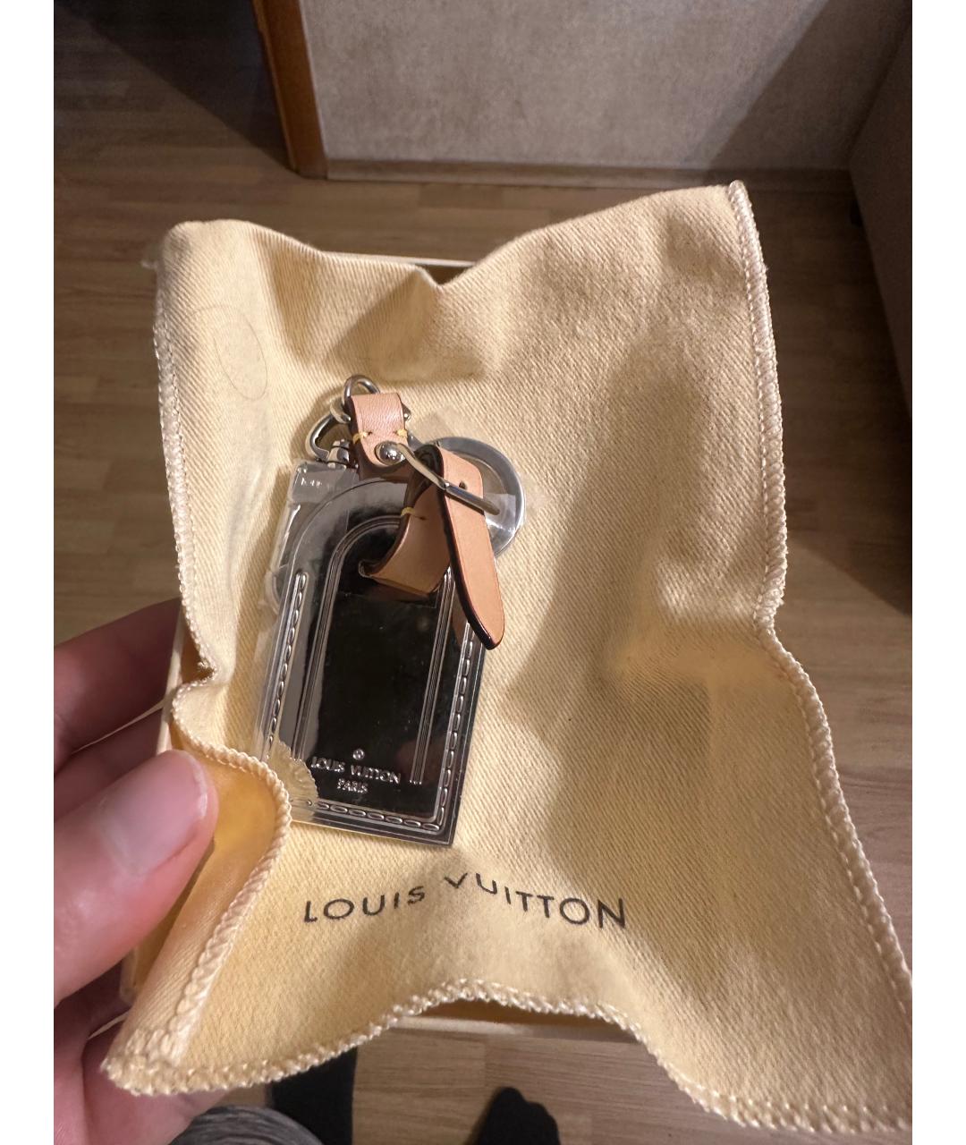 LOUIS VUITTON Серебрянный брелок, фото 4