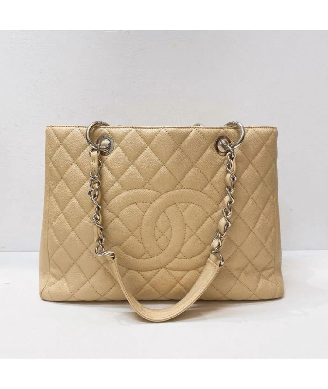 CHANEL Бежевая кожаная сумка с короткими ручками, фото 2