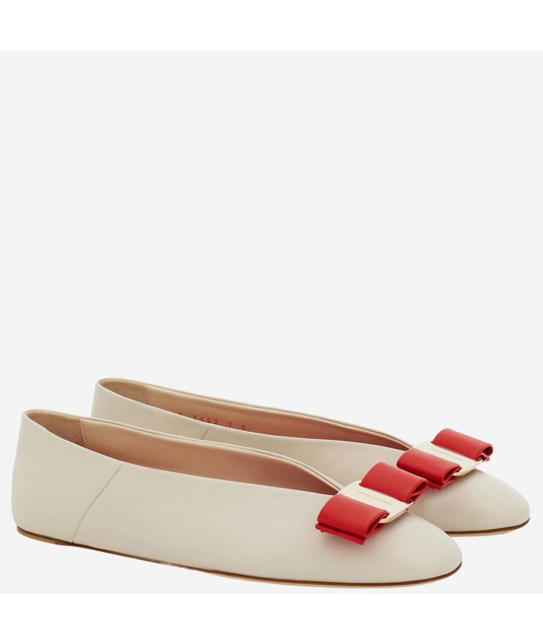 FERRAGAMO Белые кожаные балетки, фото 2