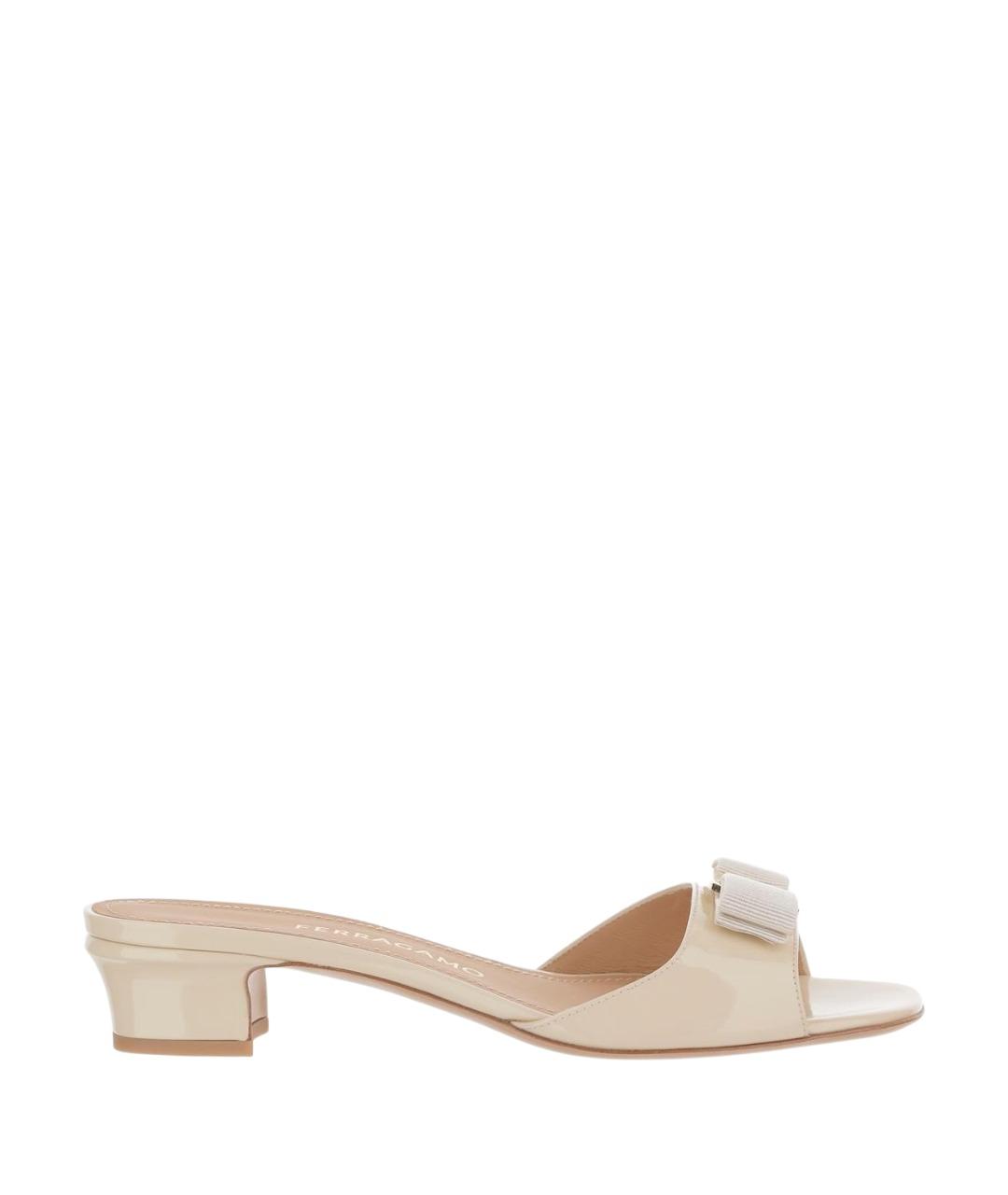 FERRAGAMO Бежевые мюли из лакированной кожи, фото 1